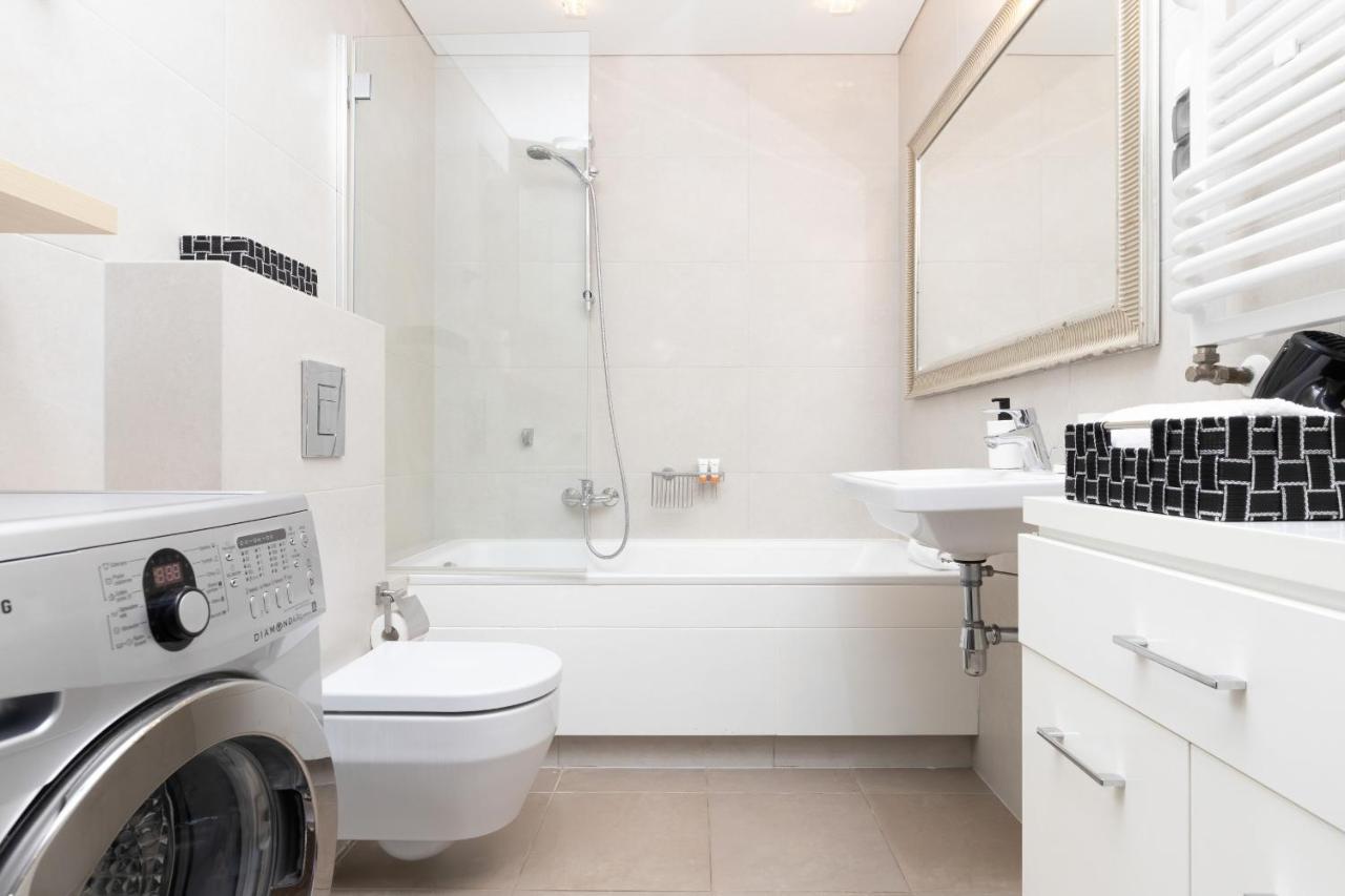 Old Town Neptun Apartments By Noclegi Renters Гданск Екстериор снимка